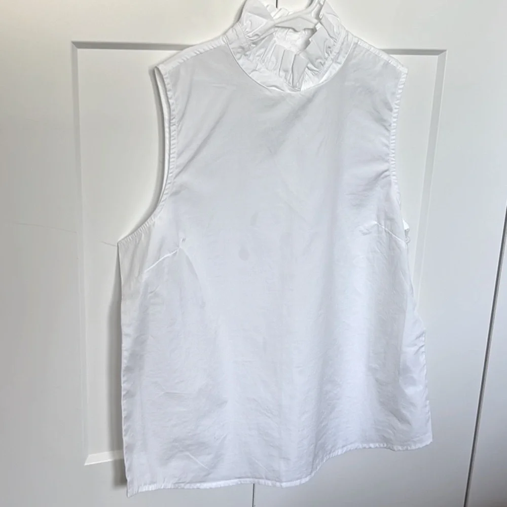 NWT [Frame] High Neck Sleeveless Ruffle Back Button Blouse Top White Women’s S - Picture 3 of 14